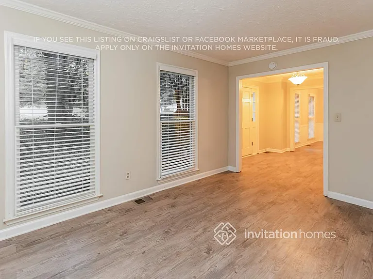 1591 Willow Blf — Photo 5