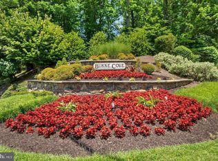 5912 Cove Landing Rd APT 301, Burke, VA 22015