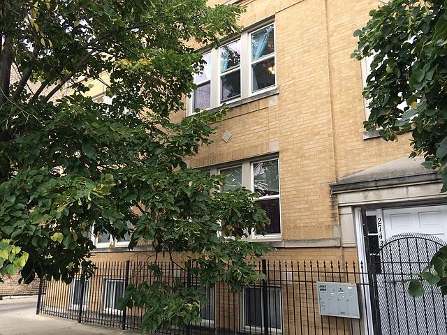 1st image of 2743 N Lavergne Ave #2