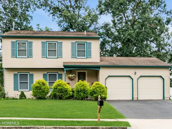 11 Concord Circle, Howell, NJ 07731
