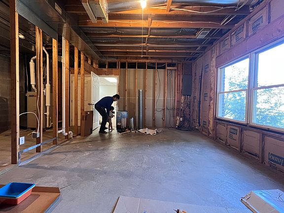 5th image of 240 Newberry Ln