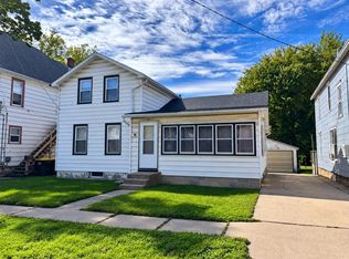 714 S Walnut Ave, Freeport, IL 61032