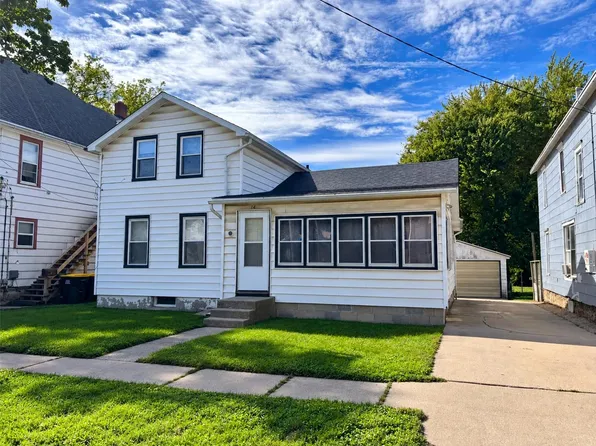714 S Walnut Ave, Freeport, IL 61032
