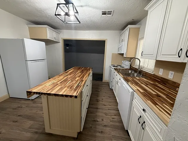512 Northwest Glendale Drive - 1 — Photo 3
