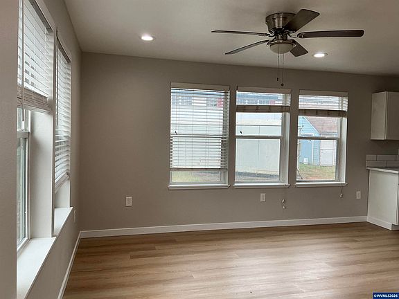 4th image of 908 Water Ave NE