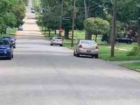 Exterior Neighborhood (street photo)