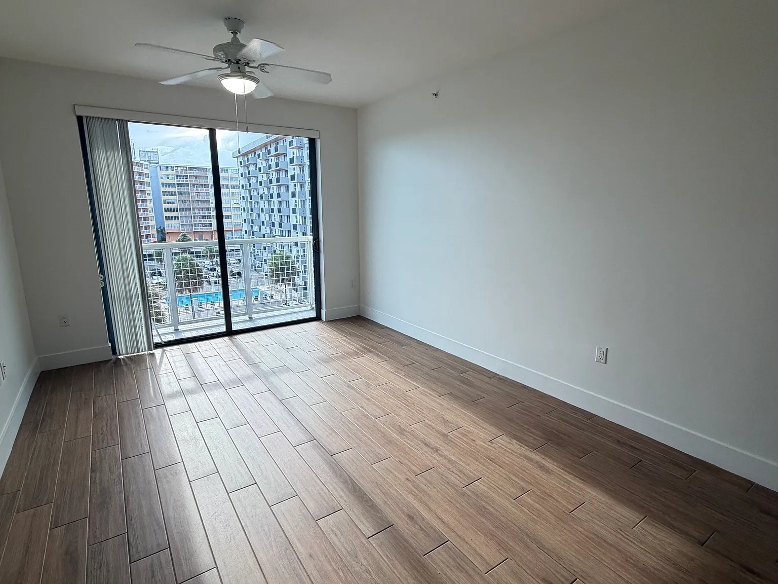 2 bed, 1053 sqft, $2,290 — Photo 4