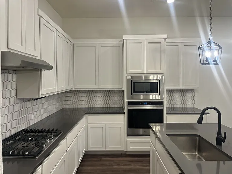 3306 Colorado Ln — Photo 3