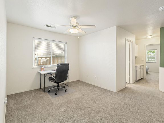 5th image of 916 W Windsor Drive