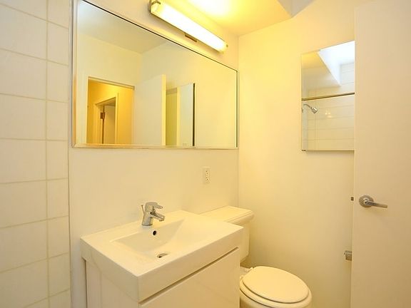 4th image of 141 E 33rd St APT 2A