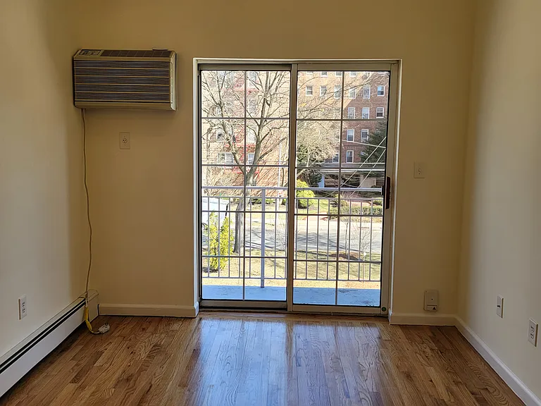 86-72 Midland Pkwy #3 — Photo 2