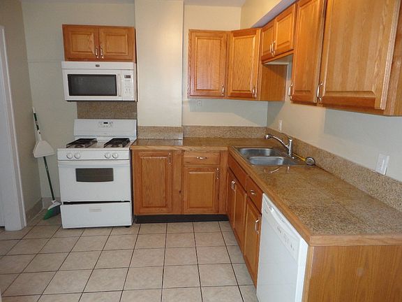 5th image of 984 Northwest Blvd