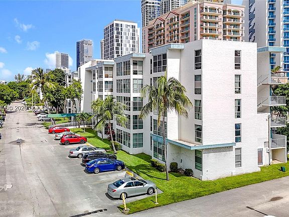 3rd image of 17560 Atlantic Blvd APT 501