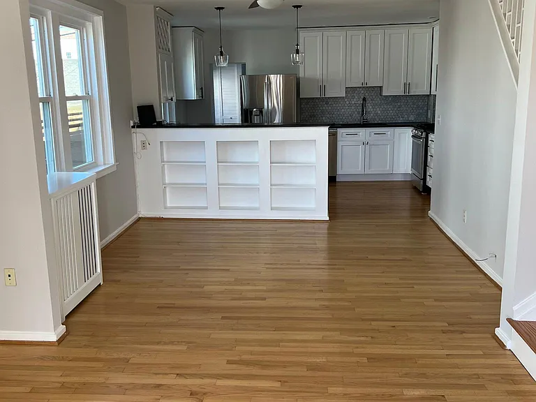 145 Roosevelt Ter — Photo 10