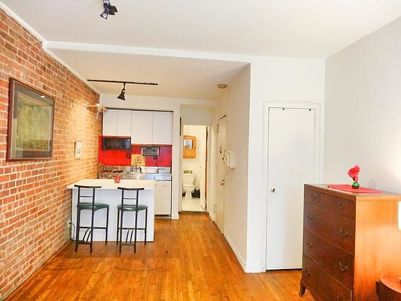 4th image of 309 W 21st St #2AA