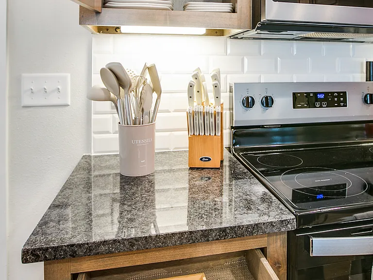 1009 Holiday Dr — Photo 10