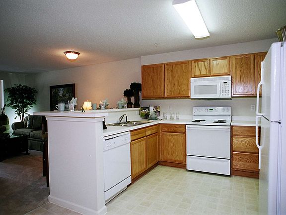 2nd image of 200 Castlewood Dr #424