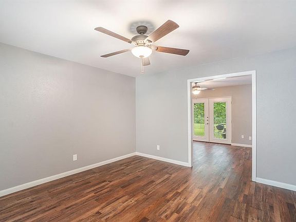 3rd image of 2510 Robin Ln