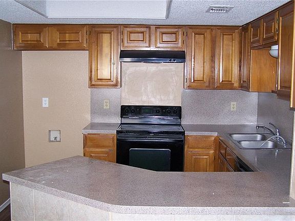 3rd image of 4021 Garden Park Dr