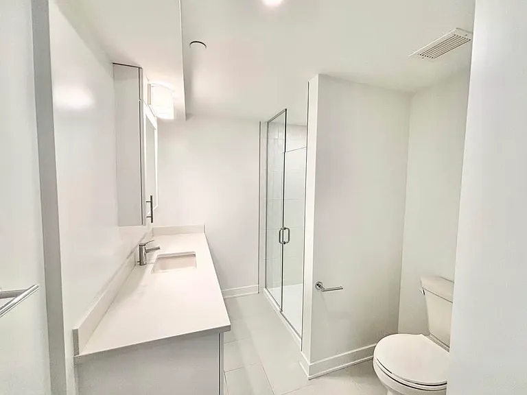 340 Queen St — Photo 2