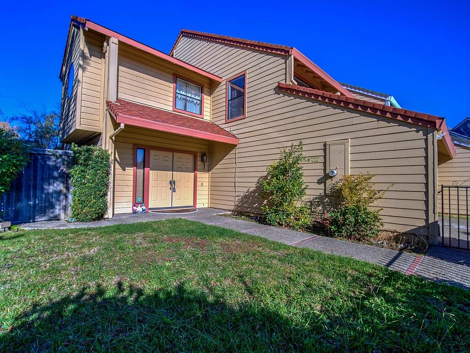 1st image of 7925 Sawgrass Cir