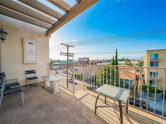 3rd image of 12042 Hart St APT 1