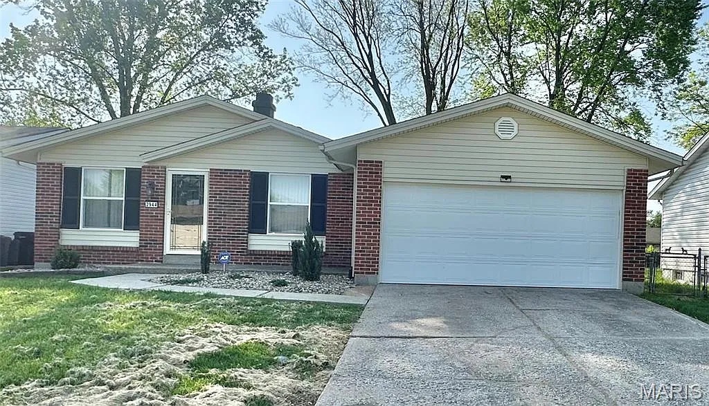 2944 Advance Dr photo 1