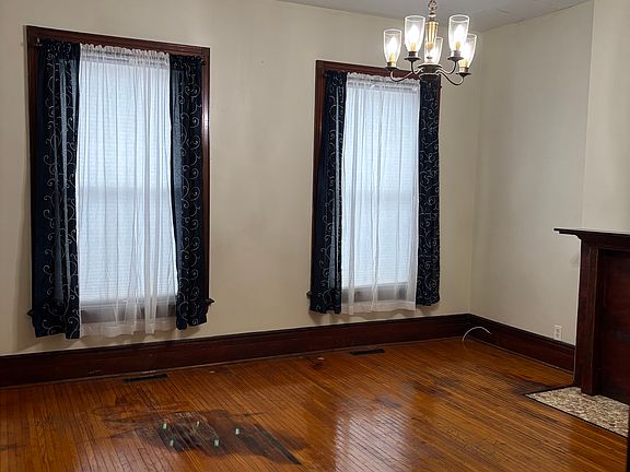 2nd image of 325 West Ave APT 4