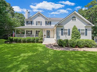 23 Heritage Ln N, Miller Place, NY 11764
