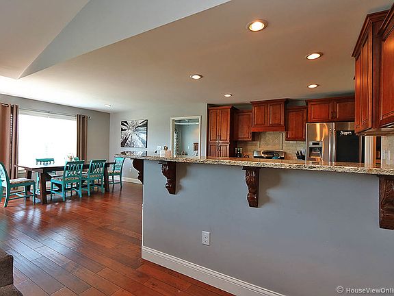 3rd image of 705 Canyon Trl