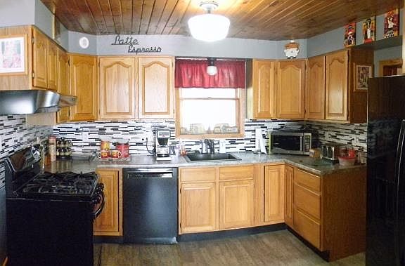 3rd image of 136 W Lake Dr