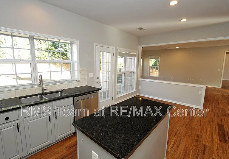 5057 Bethpage Dr — Photo 17