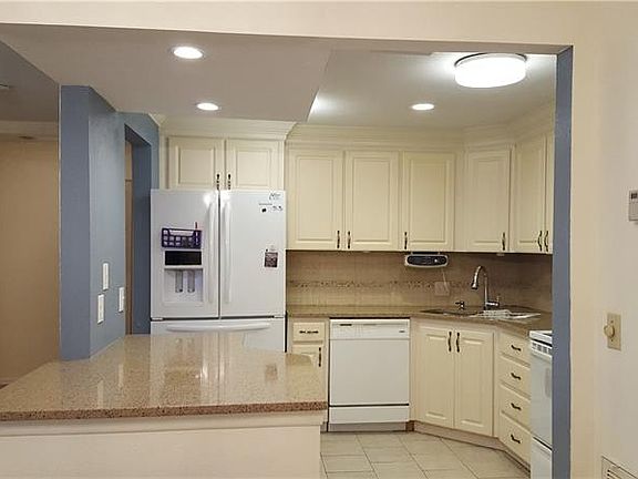 4th image of 104 Cedarwood Cir #104