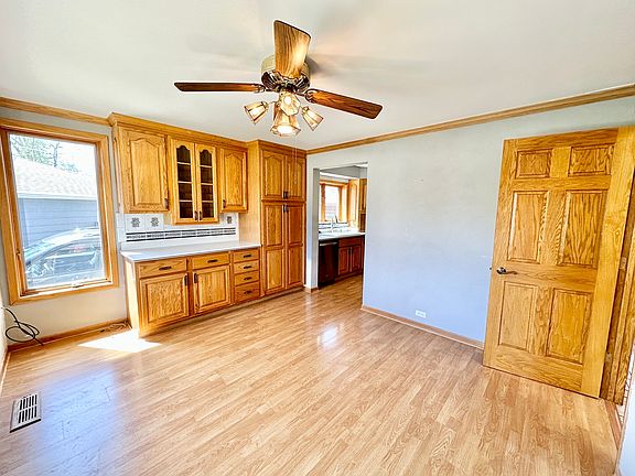 5th image of 1116 N Pine Ave