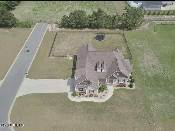 3rd image of 411 Olde Towne Drive