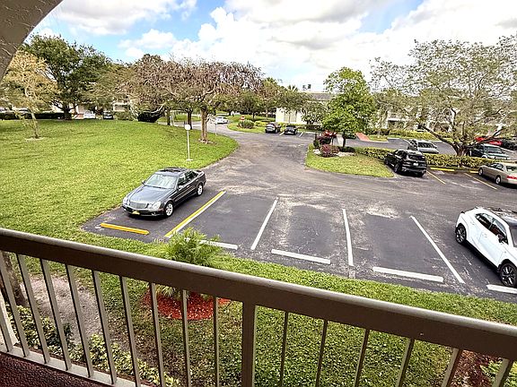 2nd image of 2707 Nassau Bnd APT H2
