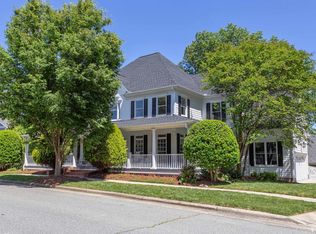 102 Calderon Dr, Chapel Hill, NC 27516