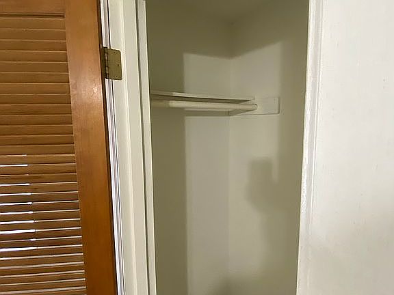 Front bedroom closet (1)