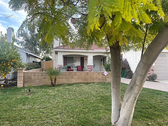 2nd image of 25817 Newbury Cir