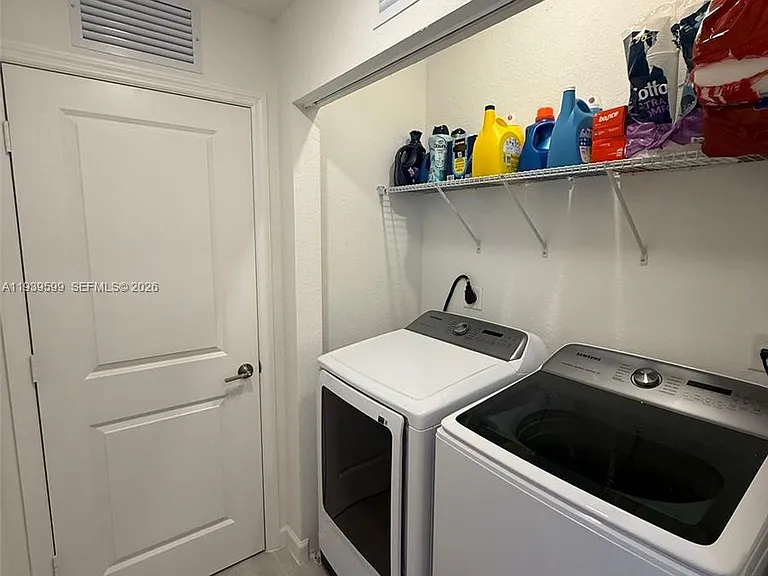 2832 SE 23rd Ave — Photo 6