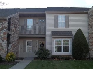 214 Greenview Dr, Lancaster, PA 17601