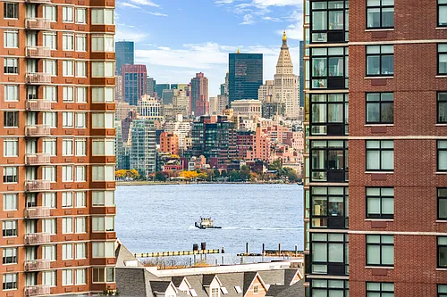 150 Bay Street Photo 1