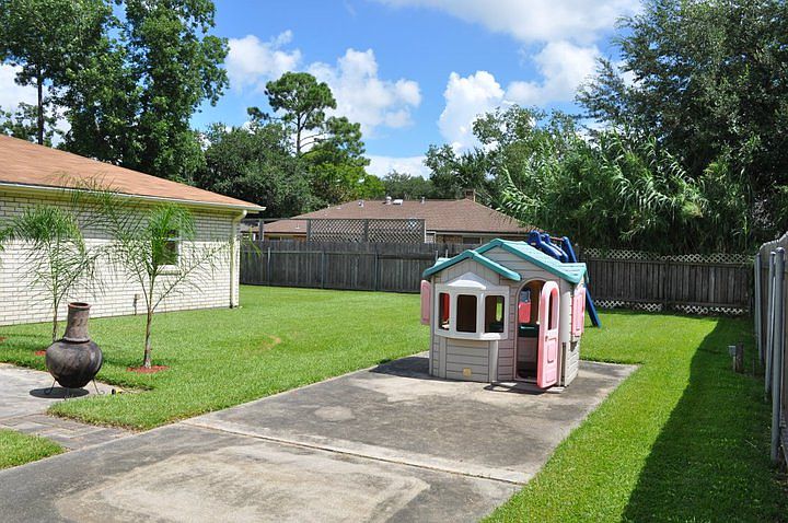 1st image of 122 Gardenia Ln