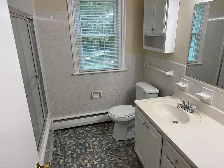 Upper Level Full Bathroom