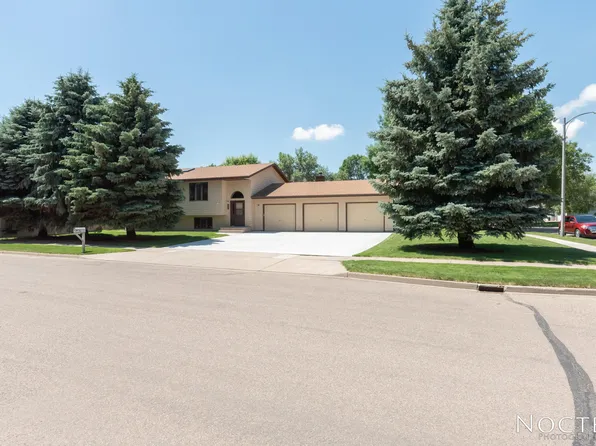 1804 S Reno Dr, Bismarck, ND 58504