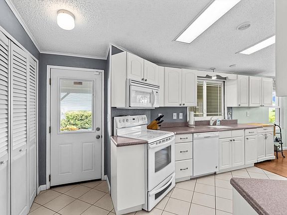 5th image of 8490 Labelia Court