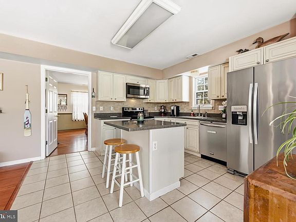 4th image of 808 Cloverfields Dr