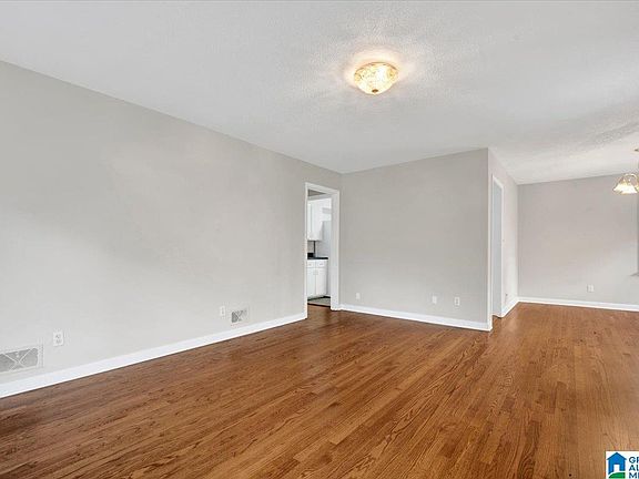 4th image of 1218 Colonial Ave