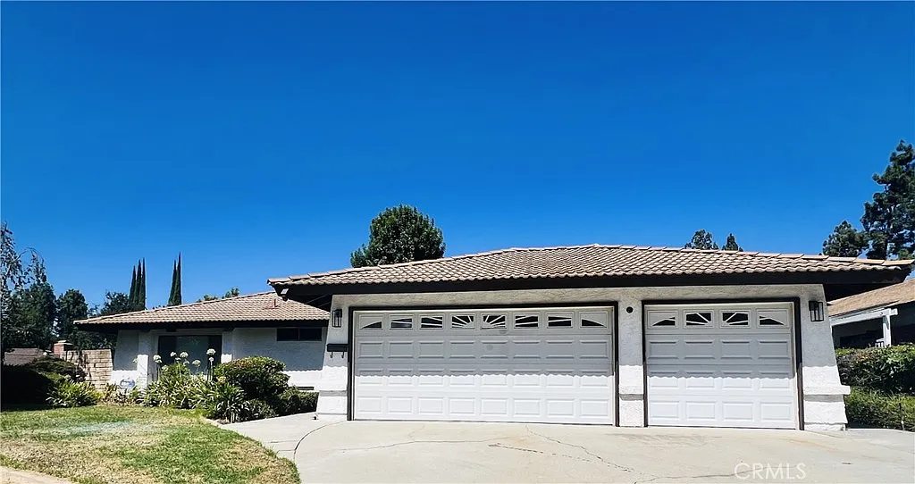 4 bed, 1879 sqft, $4,395 — Photo 1