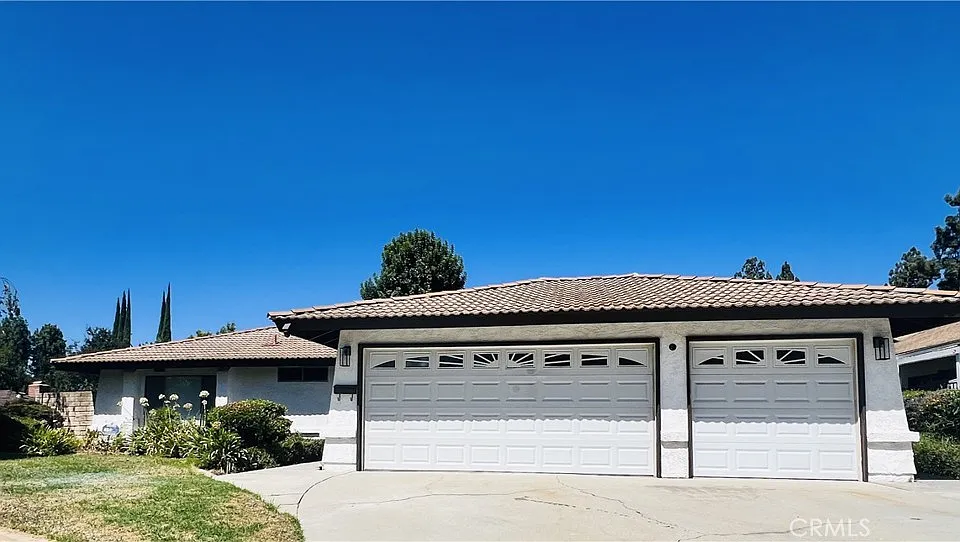 1319 Paseo Encinas